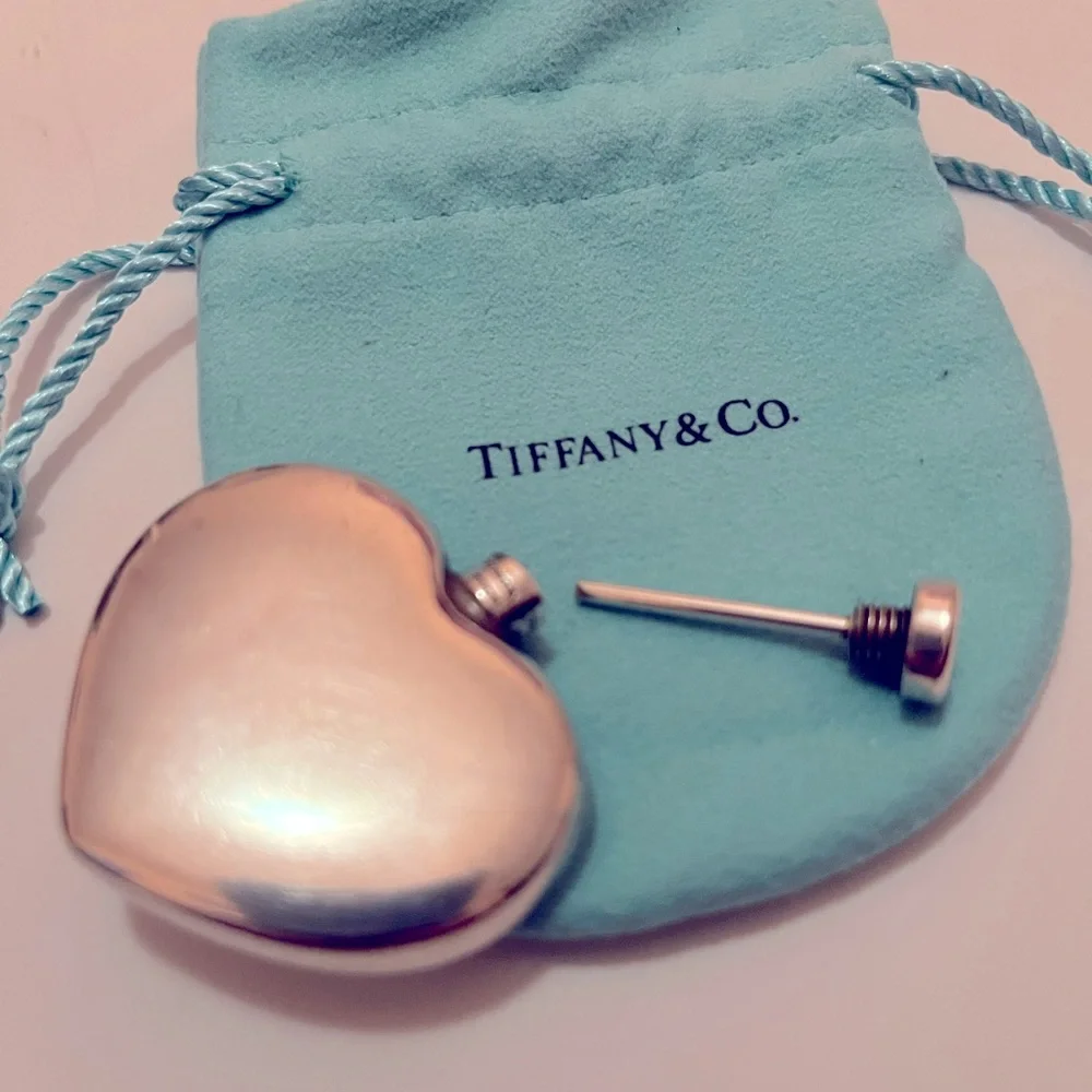 ❌SOLD❌ Tiffany & Co Heart Shaped Sterling Silver Perfume Flask VINTAGE / Antique - Picture 1 of 10